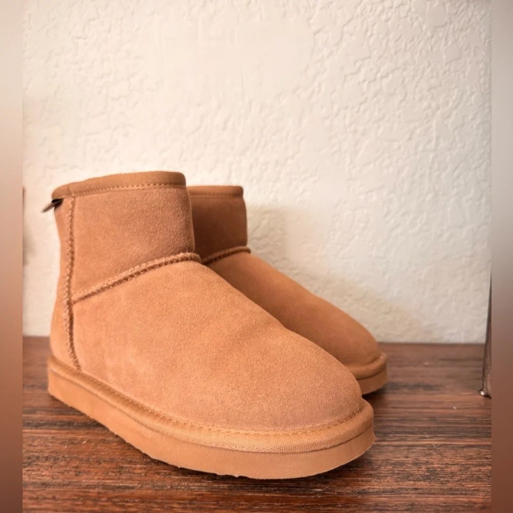 BearPaw Men's Chestnut Suede Short Boots women’s size 6 NNT